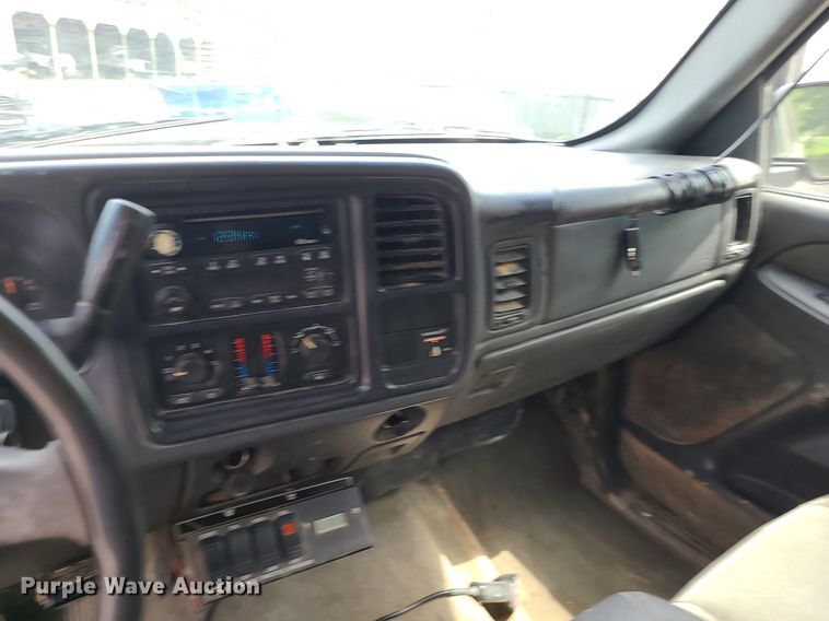 image for item MG9619 2003 Chevrolet Silverado 2500HD  Ext. Cab pickup truck