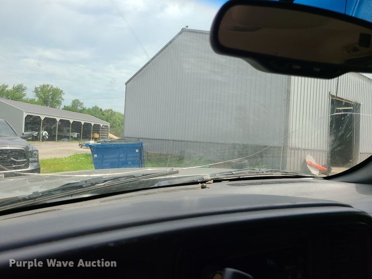 image for item MG9619 2003 Chevrolet Silverado 2500HD  Ext. Cab pickup truck