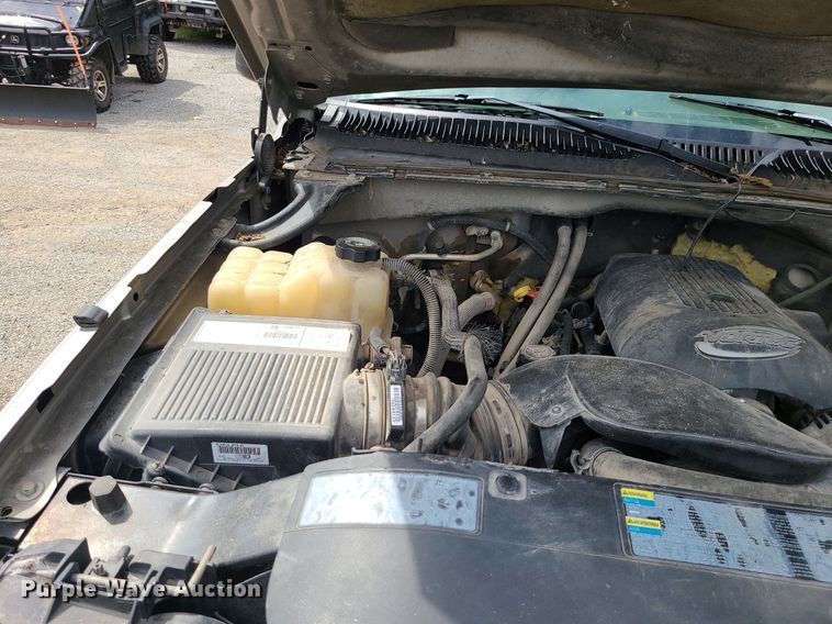 image for item MG9619 2003 Chevrolet Silverado 2500HD  Ext. Cab pickup truck