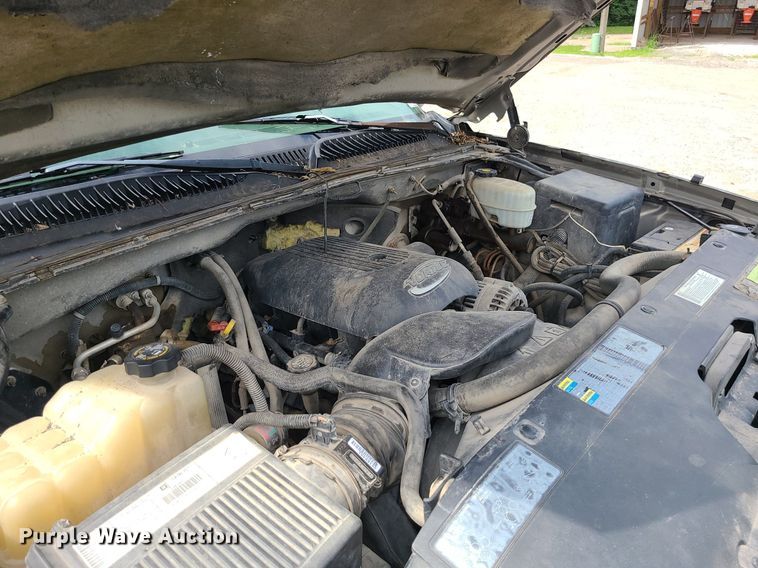 image for item MG9619 2003 Chevrolet Silverado 2500HD  Ext. Cab pickup truck