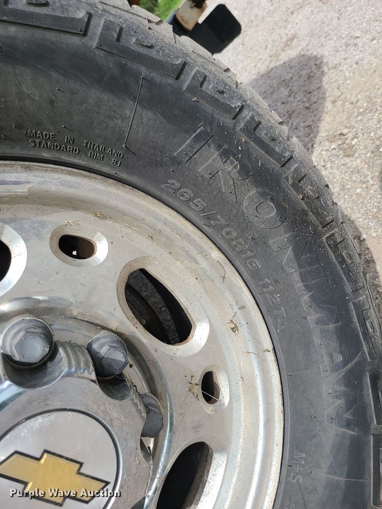 image for item MG9619 2003 Chevrolet Silverado 2500HD  Ext. Cab pickup truck