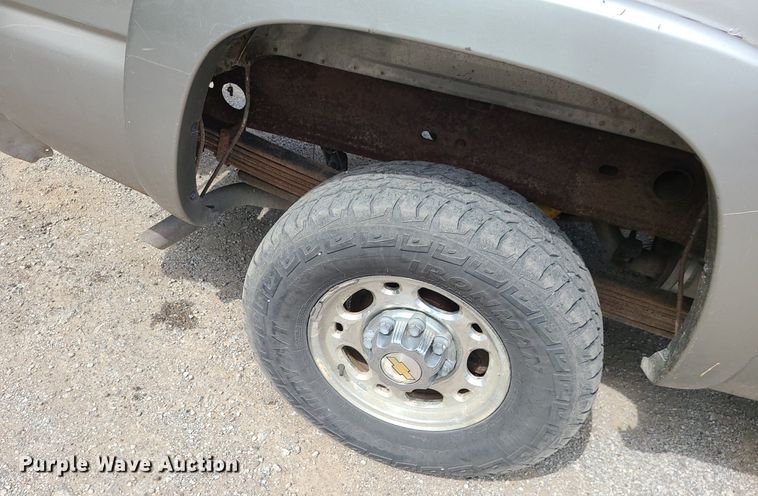 image for item MG9619 2003 Chevrolet Silverado 2500HD  Ext. Cab pickup truck