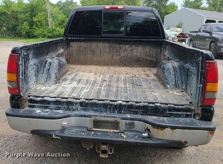 image for item MG9620 2001 Chevrolet Silverado 1500  Ext. Cab pickup truck