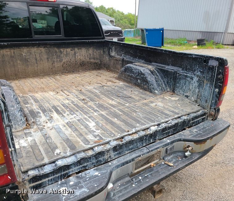 image for item MG9620 2001 Chevrolet Silverado 1500  Ext. Cab pickup truck