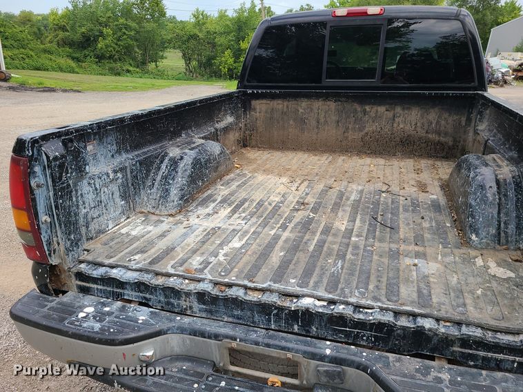 image for item MG9620 2001 Chevrolet Silverado 1500  Ext. Cab pickup truck