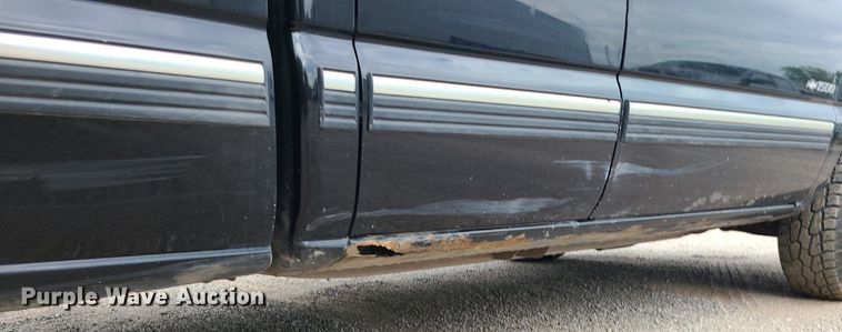 image for item MG9620 2001 Chevrolet Silverado 1500  Ext. Cab pickup truck