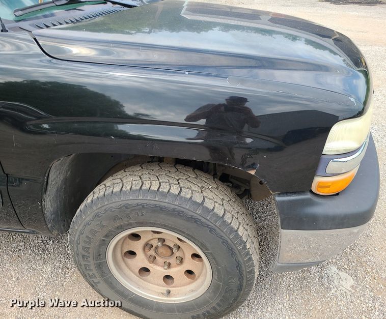 image for item MG9620 2001 Chevrolet Silverado 1500  Ext. Cab pickup truck