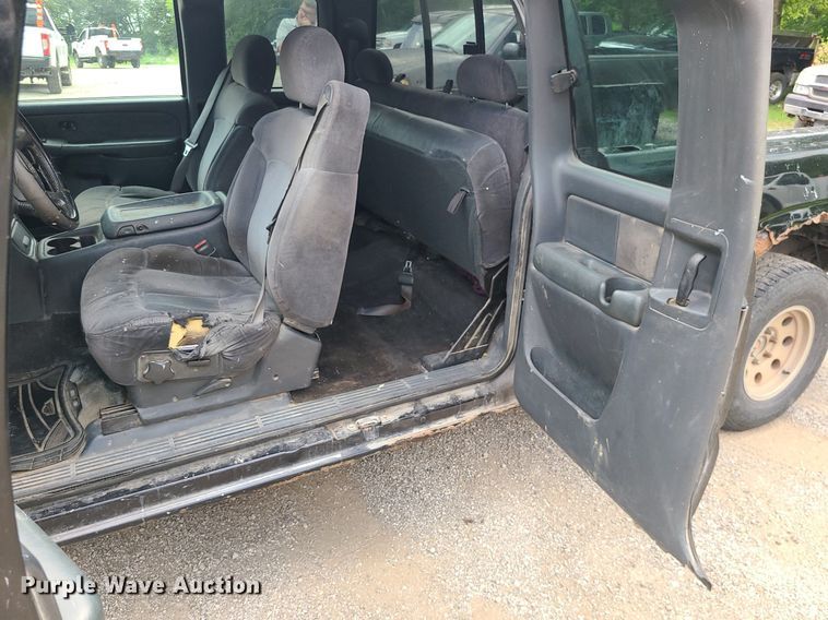 image for item MG9620 2001 Chevrolet Silverado 1500  Ext. Cab pickup truck