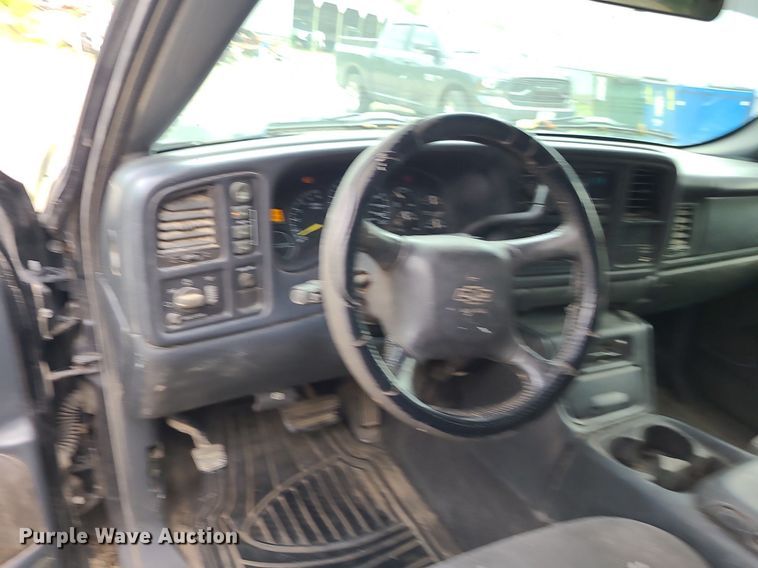 image for item MG9620 2001 Chevrolet Silverado 1500  Ext. Cab pickup truck