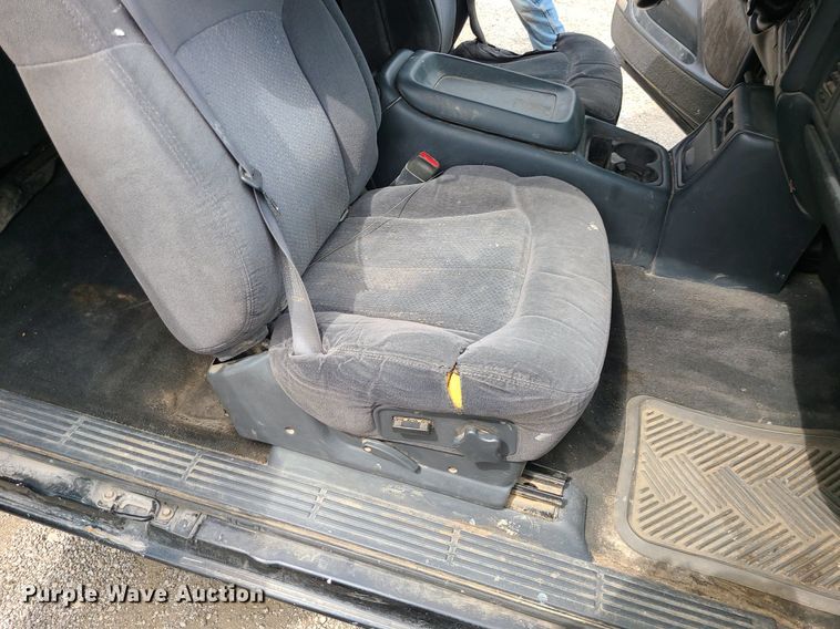 image for item MG9620 2001 Chevrolet Silverado 1500  Ext. Cab pickup truck