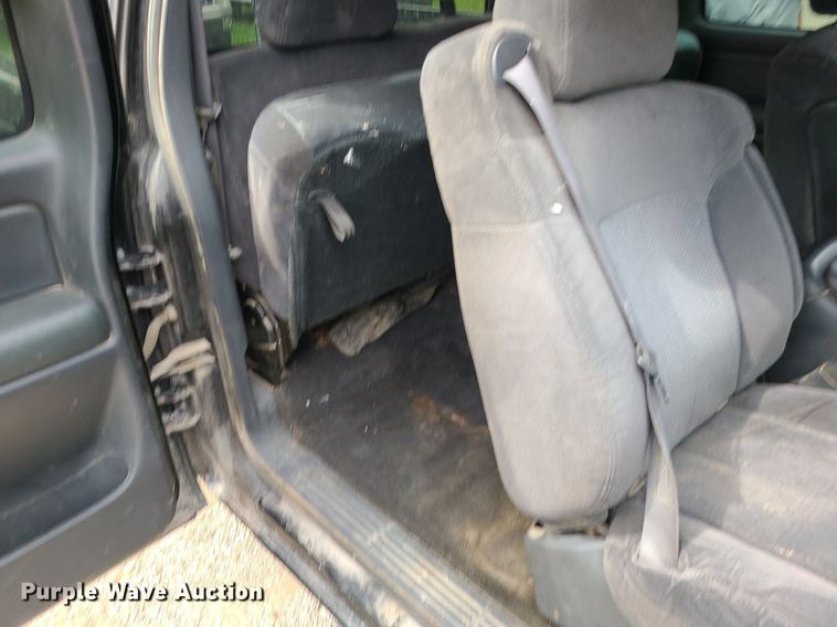 image for item MG9620 2001 Chevrolet Silverado 1500  Ext. Cab pickup truck