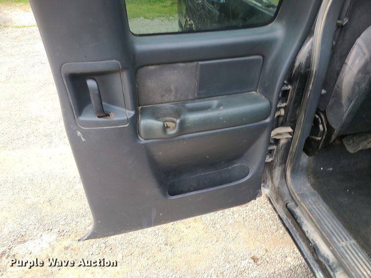 image for item MG9620 2001 Chevrolet Silverado 1500  Ext. Cab pickup truck