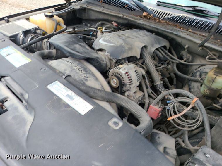 image for item MG9620 2001 Chevrolet Silverado 1500  Ext. Cab pickup truck