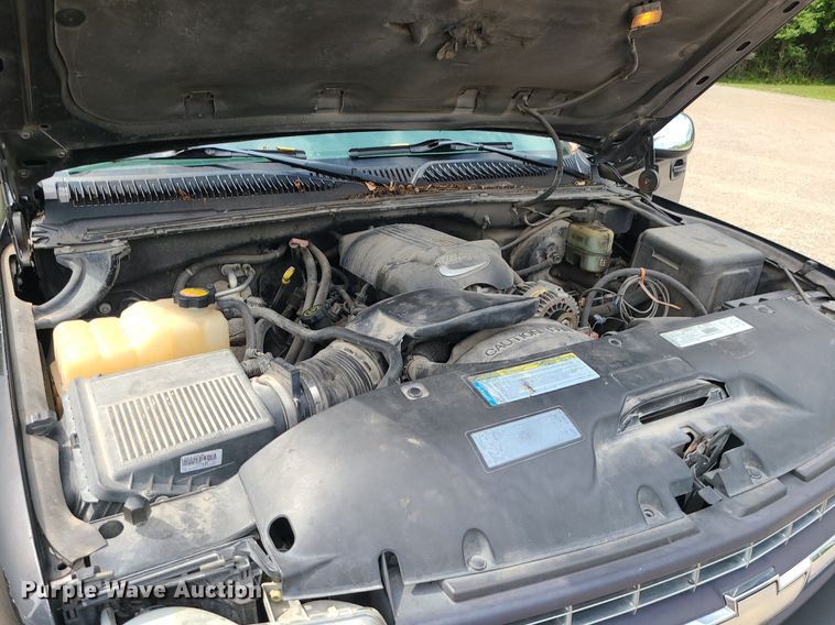 image for item MG9620 2001 Chevrolet Silverado 1500  Ext. Cab pickup truck