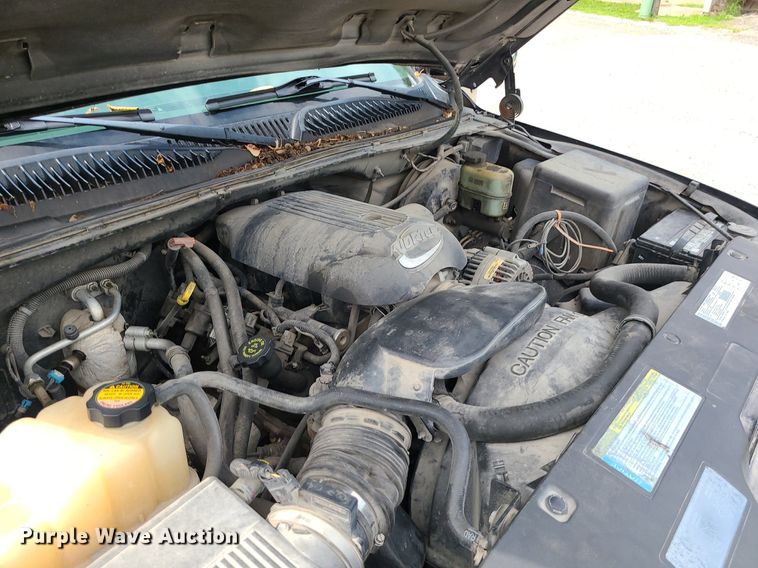 image for item MG9620 2001 Chevrolet Silverado 1500  Ext. Cab pickup truck