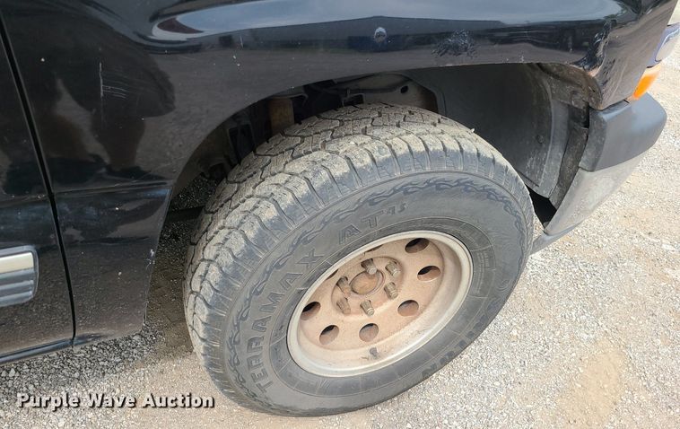 image for item MG9620 2001 Chevrolet Silverado 1500  Ext. Cab pickup truck