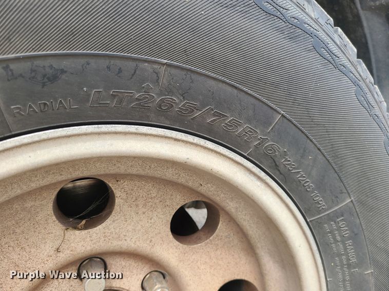 image for item MG9620 2001 Chevrolet Silverado 1500  Ext. Cab pickup truck