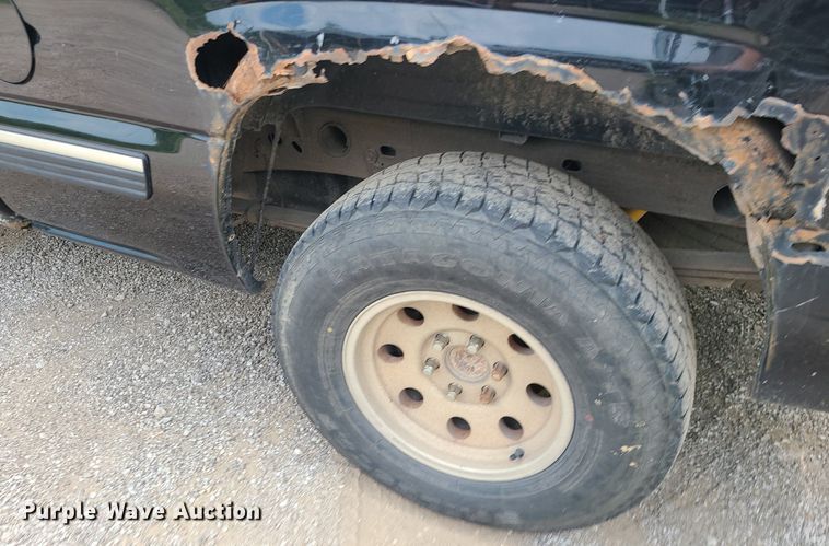 image for item MG9620 2001 Chevrolet Silverado 1500  Ext. Cab pickup truck