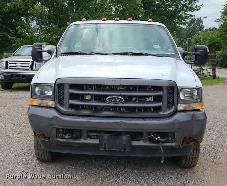 image for item MG9622 2002 Ford F350 Super Duty  utility bed pickup truck