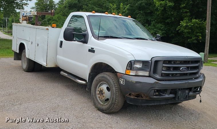 image for item MG9622 2002 Ford F350 Super Duty  utility bed pickup truck