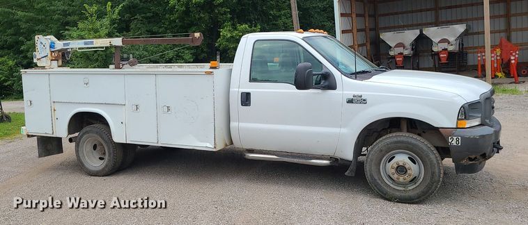 image for item MG9622 2002 Ford F350 Super Duty  utility bed pickup truck