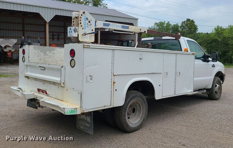 image for item MG9622 2002 Ford F350 Super Duty  utility bed pickup truck