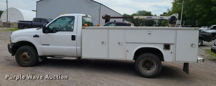 image for item MG9622 2002 Ford F350 Super Duty  utility bed pickup truck