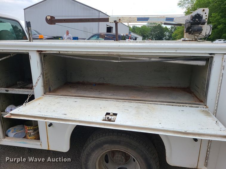 image for item MG9622 2002 Ford F350 Super Duty  utility bed pickup truck