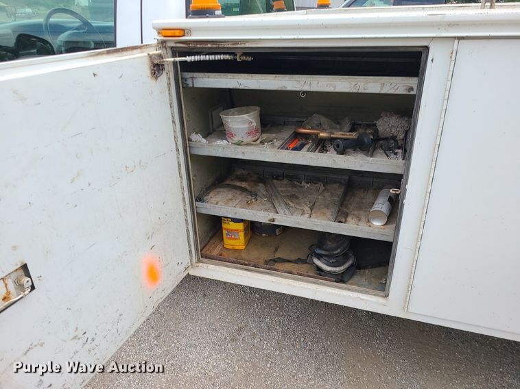 image for item MG9622 2002 Ford F350 Super Duty  utility bed pickup truck