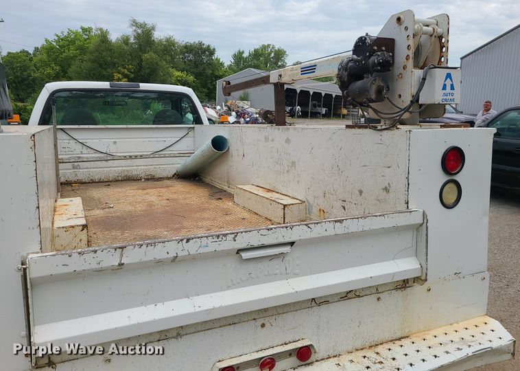 image for item MG9622 2002 Ford F350 Super Duty  utility bed pickup truck