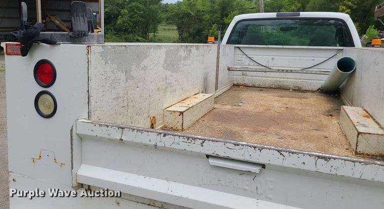 image for item MG9622 2002 Ford F350 Super Duty  utility bed pickup truck