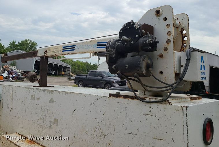 image for item MG9622 2002 Ford F350 Super Duty  utility bed pickup truck