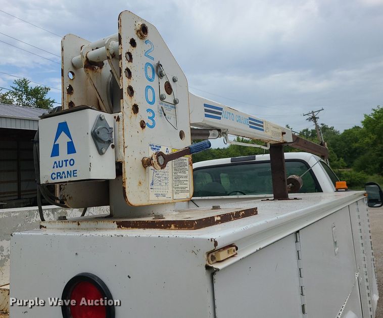 image for item MG9622 2002 Ford F350 Super Duty  utility bed pickup truck