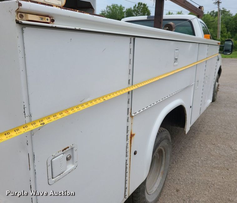 image for item MG9622 2002 Ford F350 Super Duty  utility bed pickup truck