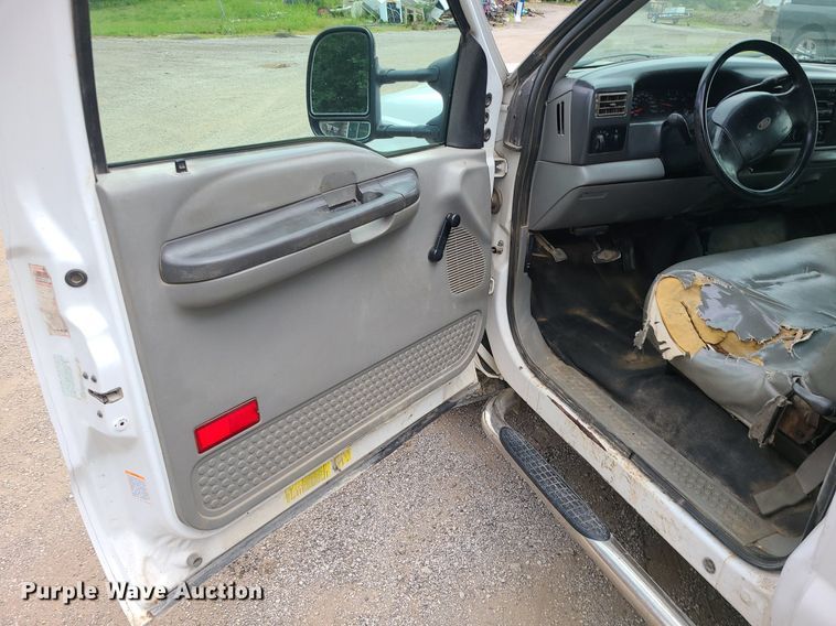 image for item MG9622 2002 Ford F350 Super Duty  utility bed pickup truck