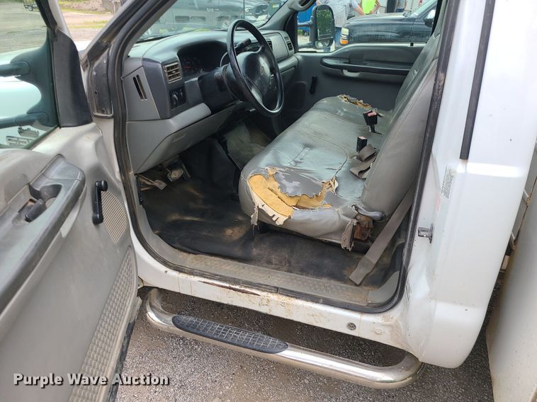 image for item MG9622 2002 Ford F350 Super Duty  utility bed pickup truck