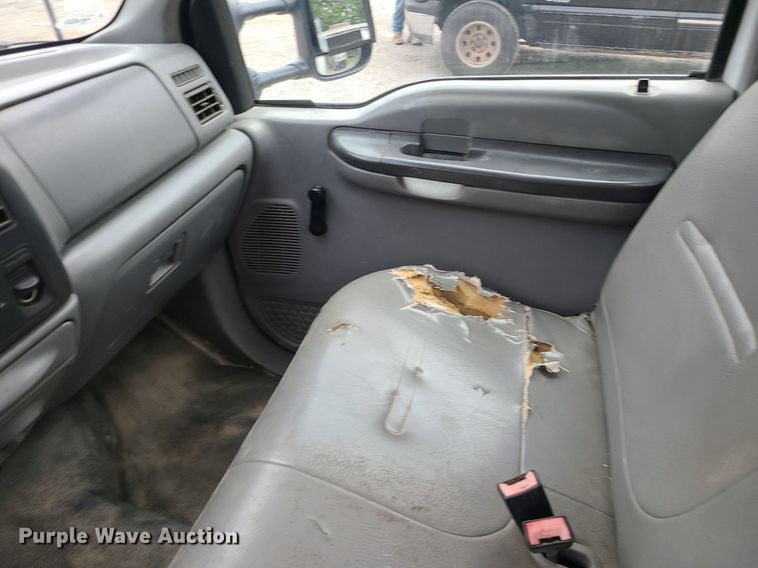 image for item MG9622 2002 Ford F350 Super Duty  utility bed pickup truck