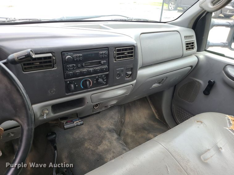 image for item MG9622 2002 Ford F350 Super Duty  utility bed pickup truck