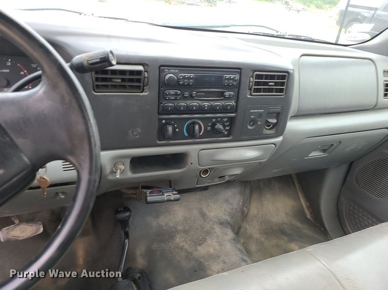 image for item MG9622 2002 Ford F350 Super Duty  utility bed pickup truck