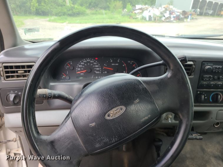 image for item MG9622 2002 Ford F350 Super Duty  utility bed pickup truck