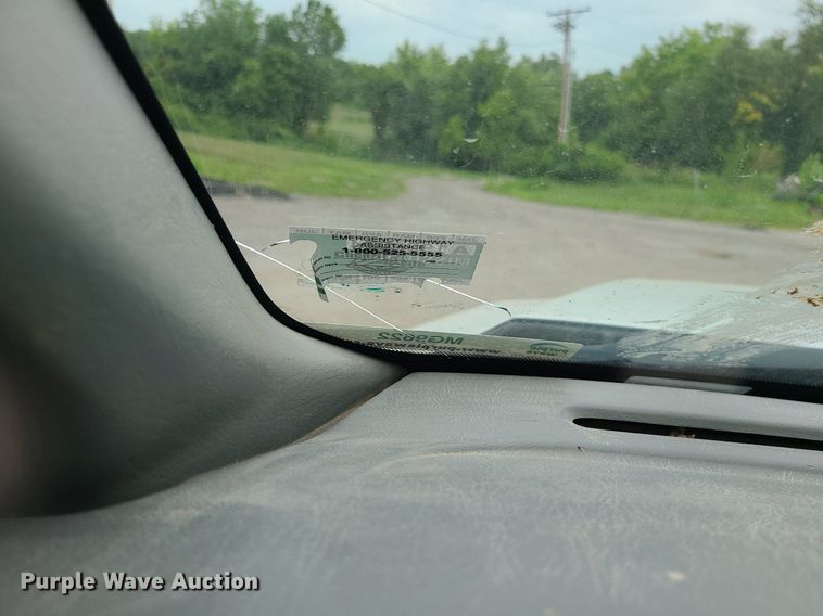 image for item MG9622 2002 Ford F350 Super Duty  utility bed pickup truck