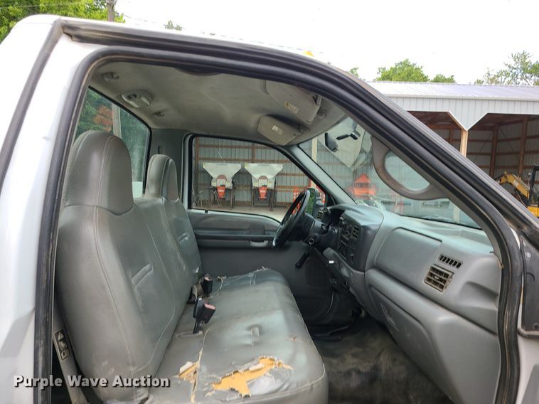 image for item MG9622 2002 Ford F350 Super Duty  utility bed pickup truck