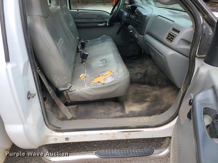 image for item MG9622 2002 Ford F350 Super Duty  utility bed pickup truck