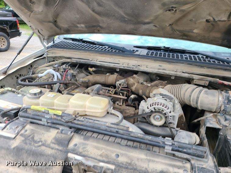 image for item MG9622 2002 Ford F350 Super Duty  utility bed pickup truck