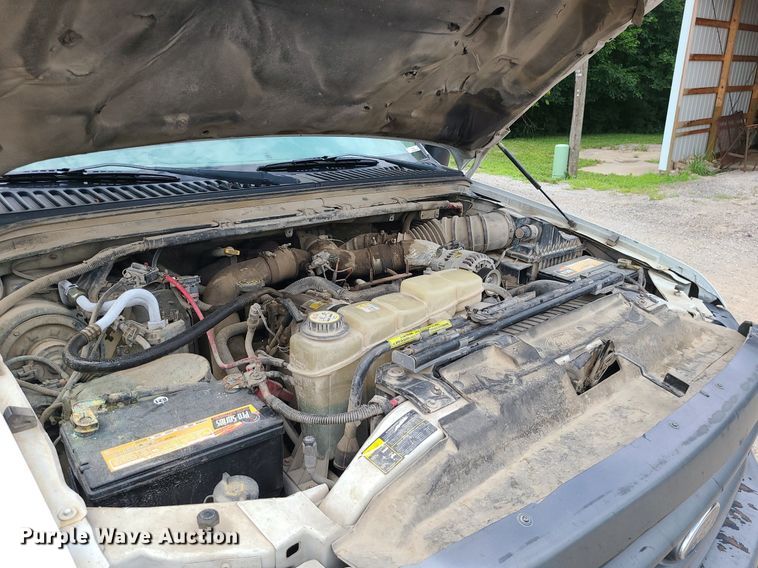 image for item MG9622 2002 Ford F350 Super Duty  utility bed pickup truck