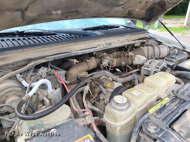 image for item MG9622 2002 Ford F350 Super Duty  utility bed pickup truck