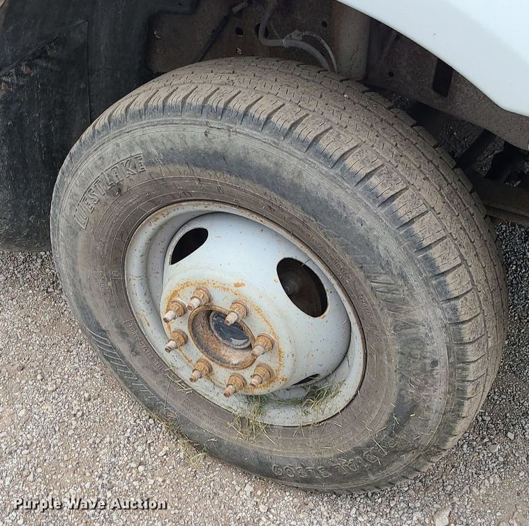 image for item MG9622 2002 Ford F350 Super Duty  utility bed pickup truck