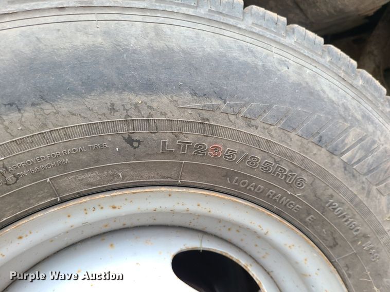 image for item MG9622 2002 Ford F350 Super Duty  utility bed pickup truck