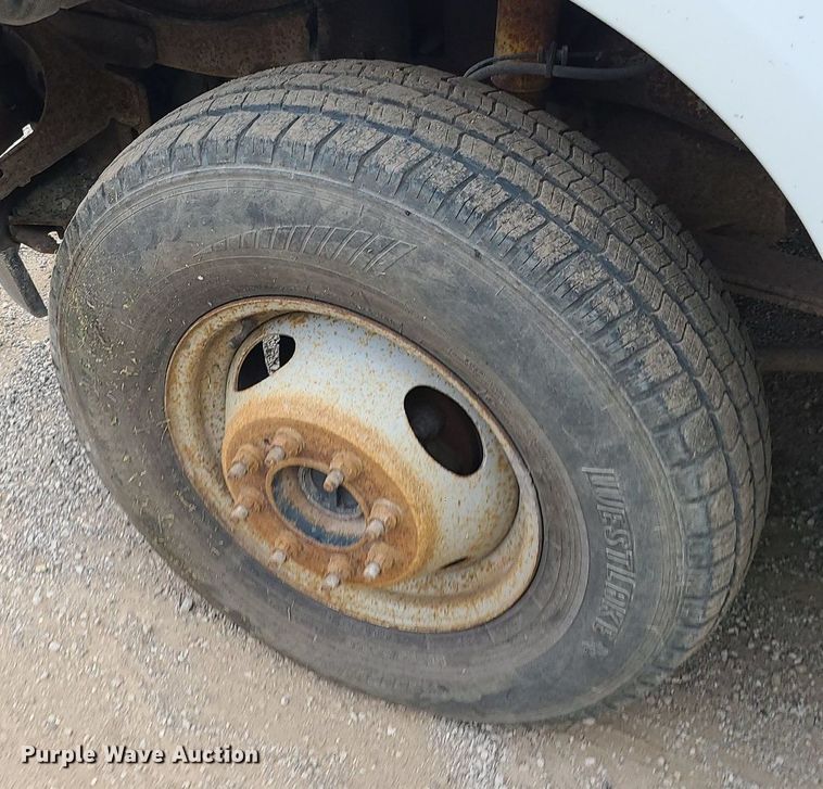 image for item MG9622 2002 Ford F350 Super Duty  utility bed pickup truck