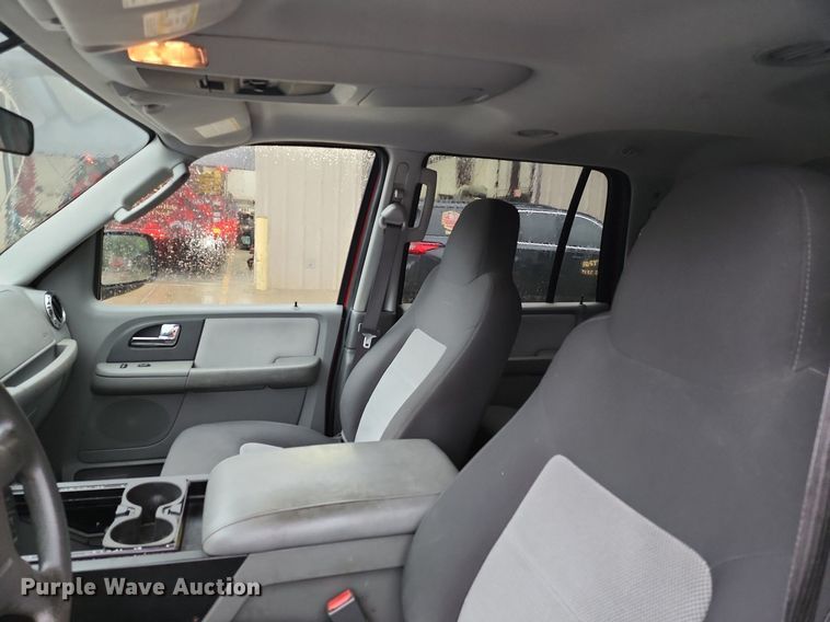 image for item MG9674 2006 Ford Expedition XLT  SUV